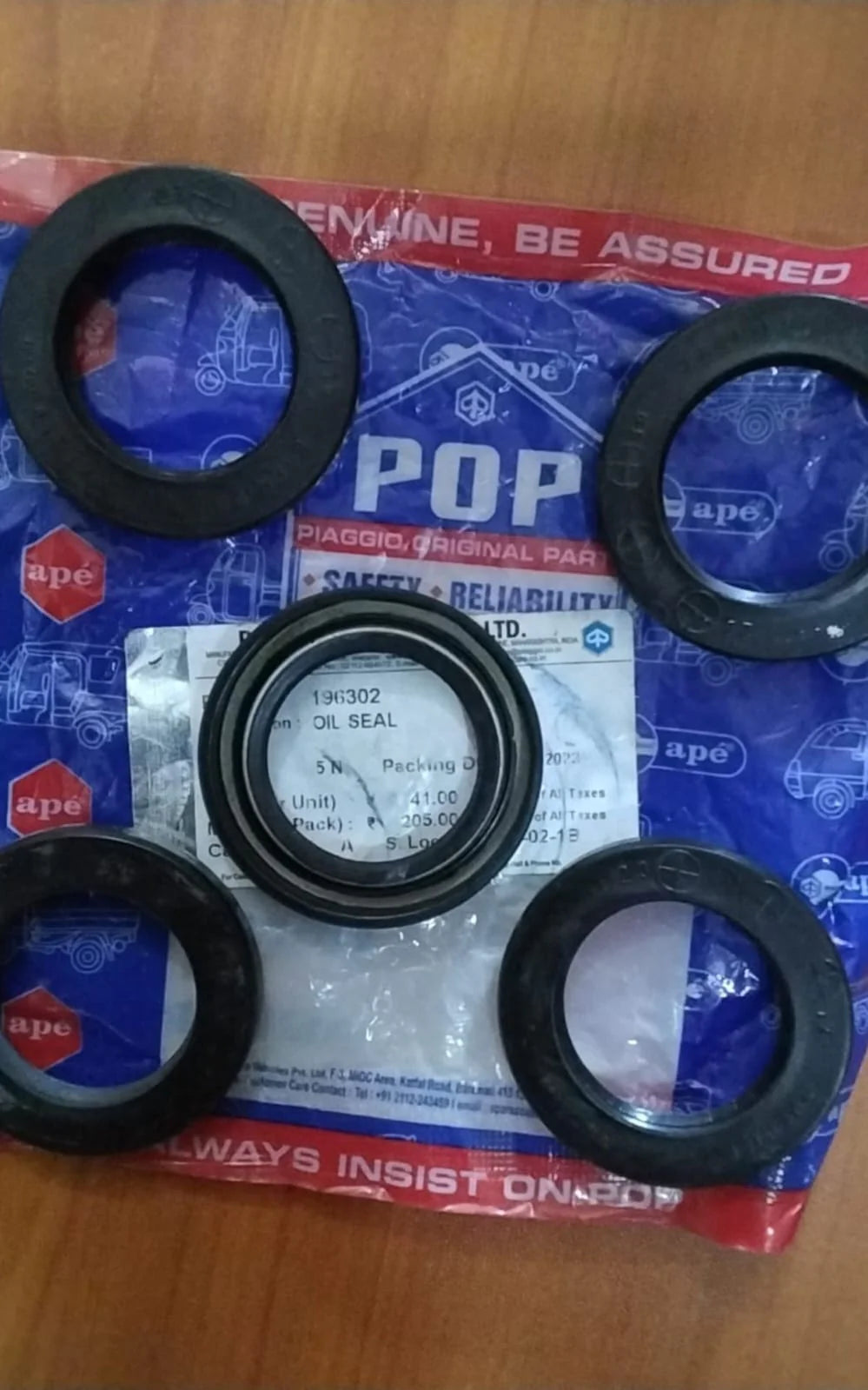 OIL SEAL REAR HUB 196302